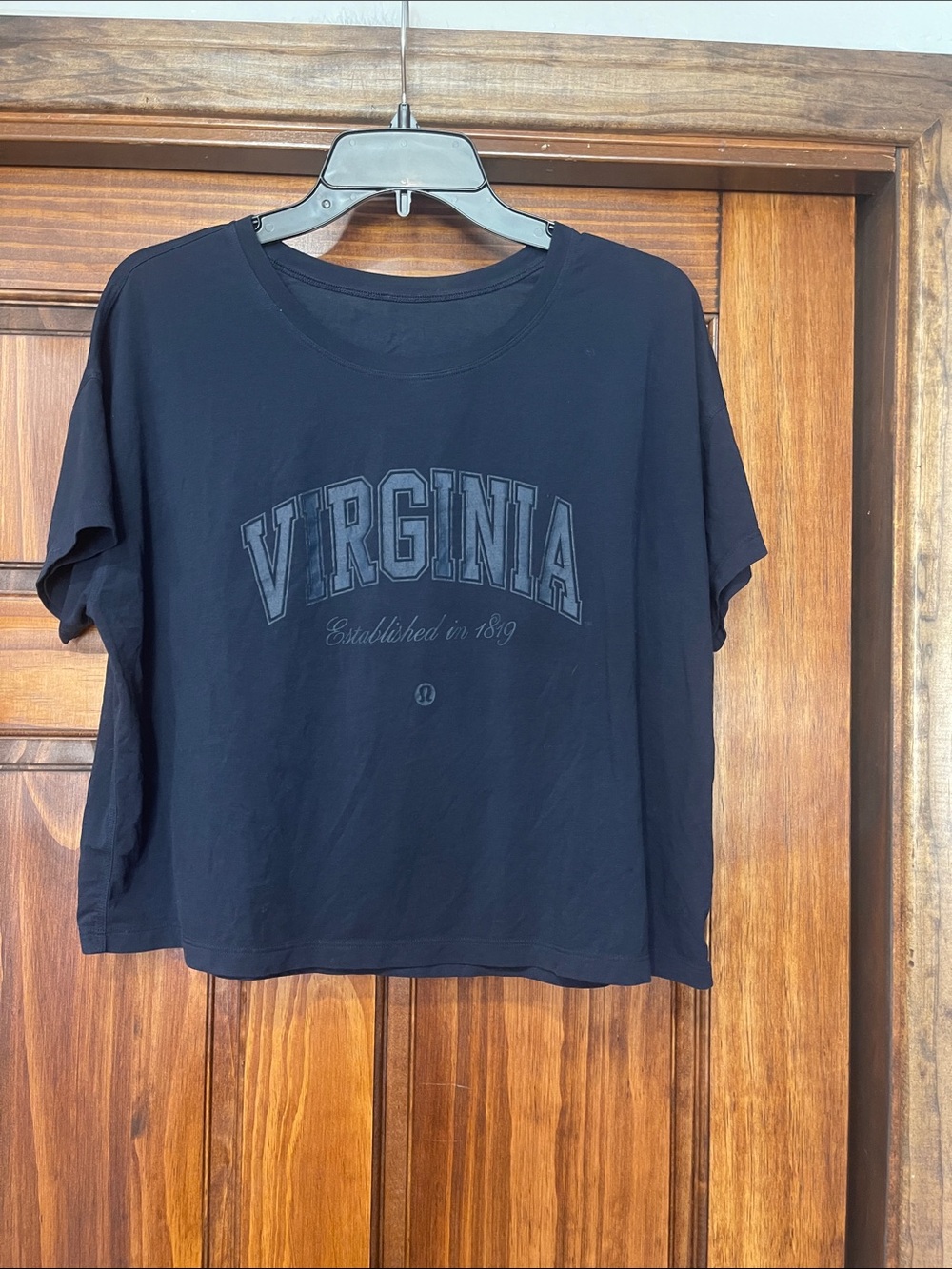 University of Virginia Lululemon athletica Black Graphic Crop Tee